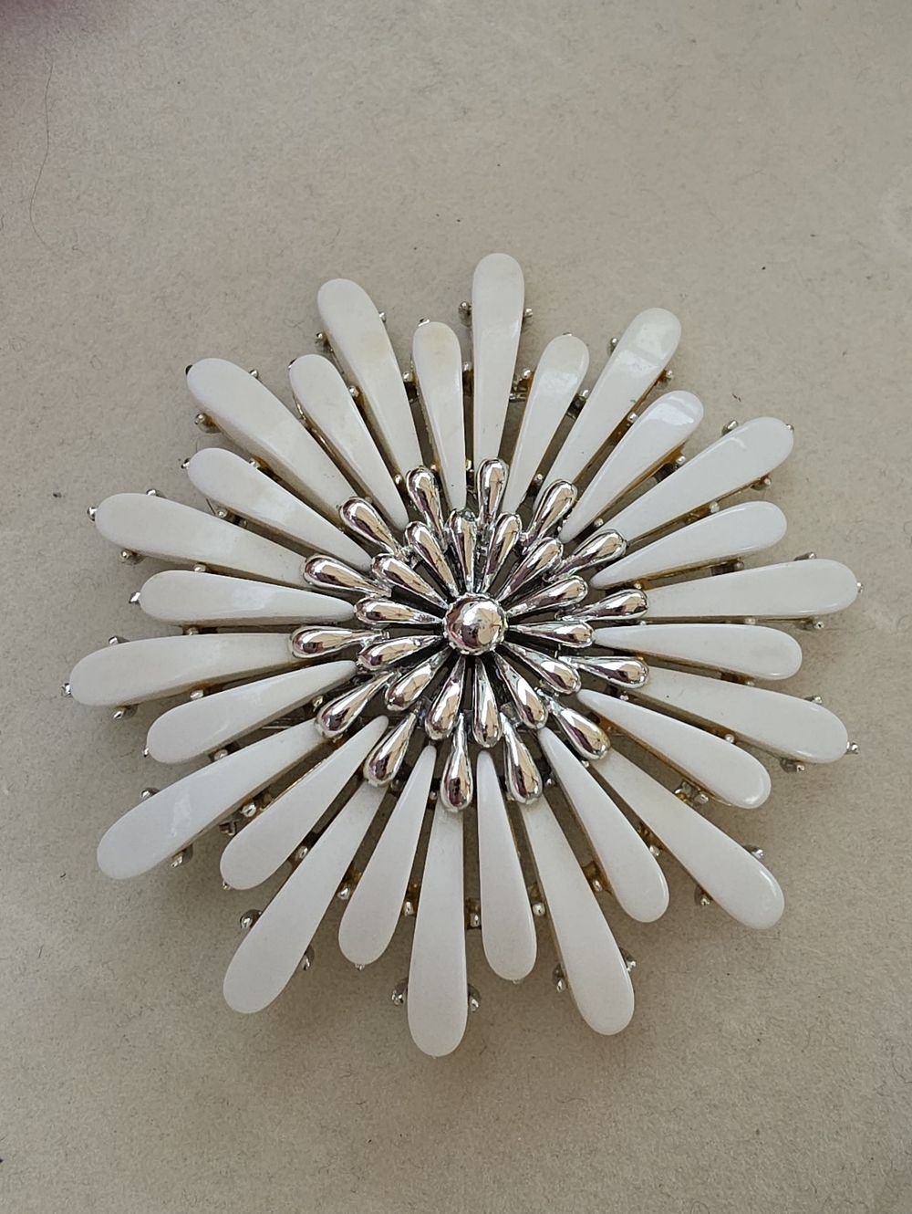 Coro: Vintage White and Silver-tone Flower Burst Brooch